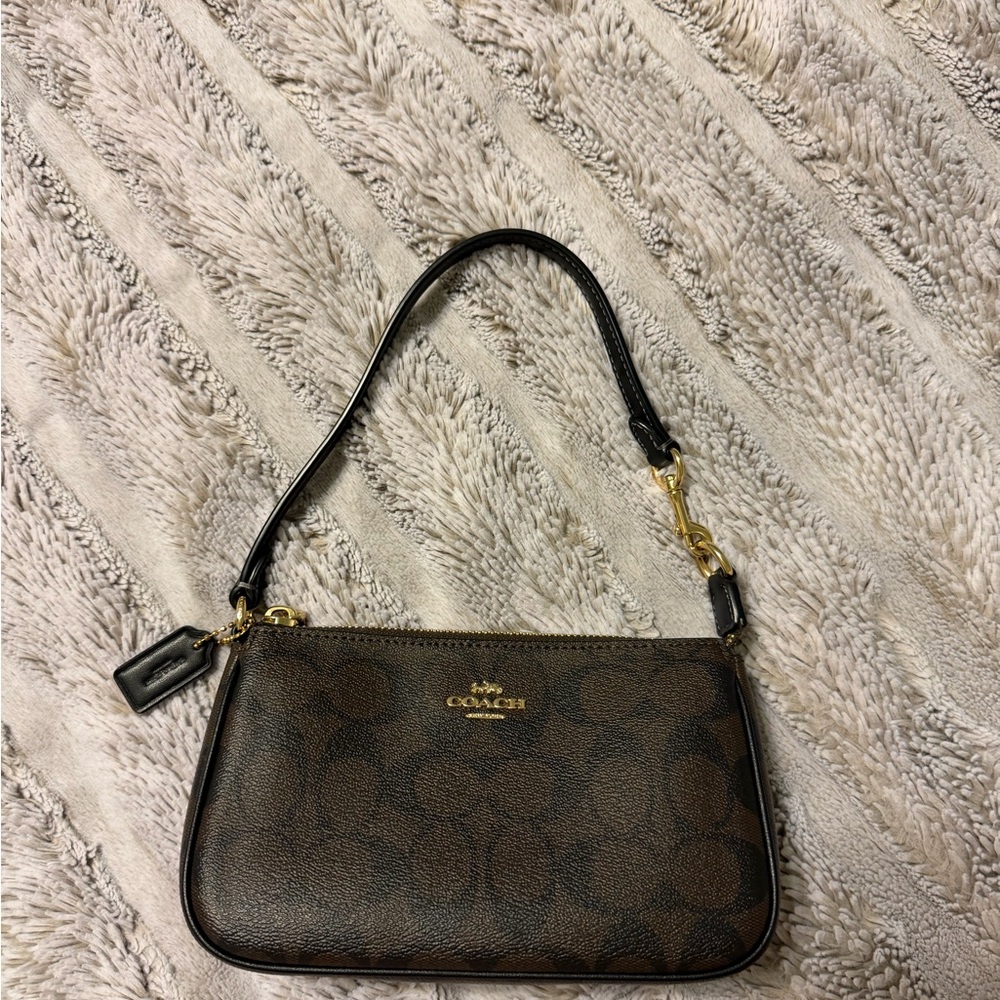Coach Nolita 19